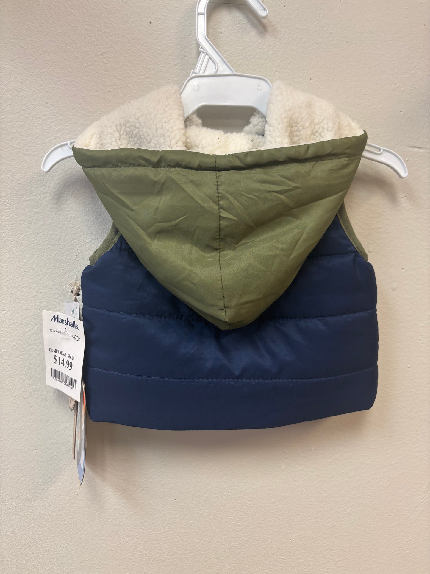 Boys Bearpaw vest. 6-9m