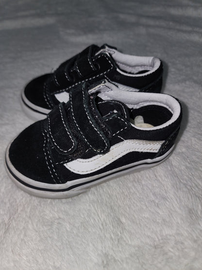 Boys Van's shoes size 4.5