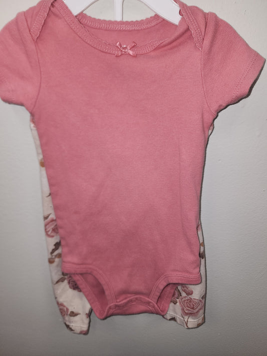 Baby's onsie and pants set 6/9m